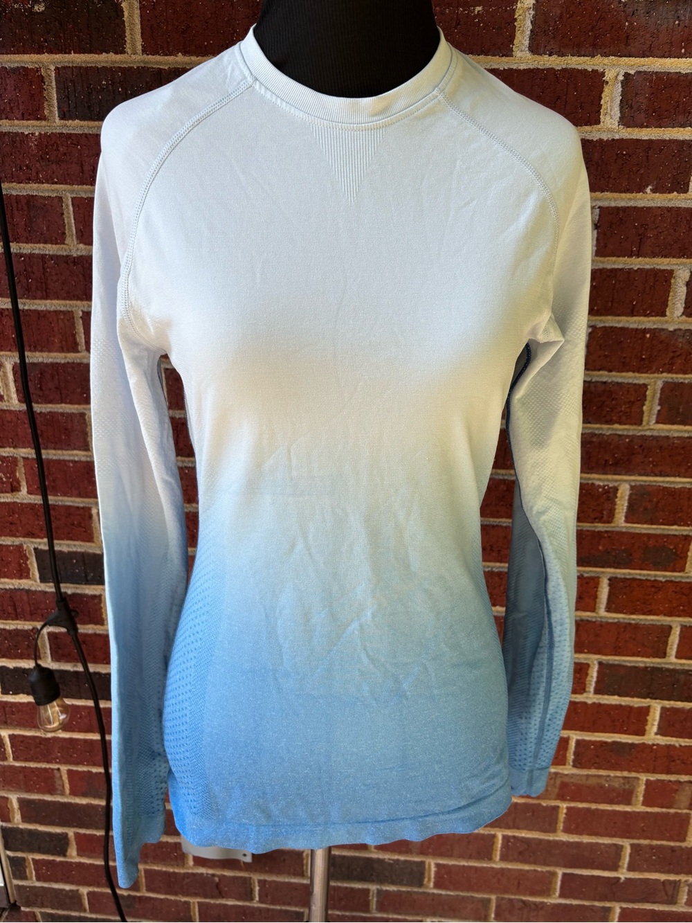 Women’s Figs Salta long sleeve under scrub top Blue White size Small